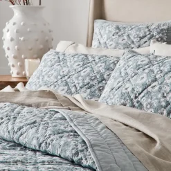 Amber Coverlet 240x260