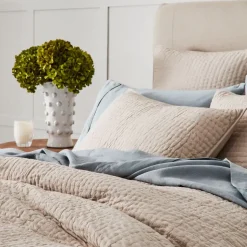 Aura Coverlet 240x260