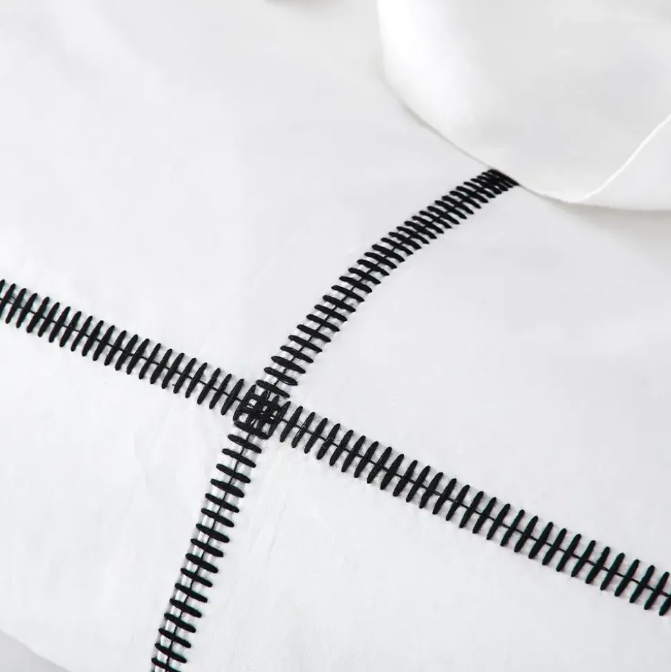 Metro Quilt Cover - White & Black
