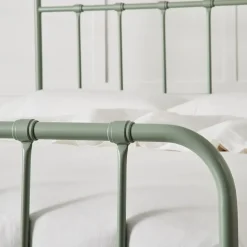 Quinn Queen Bed